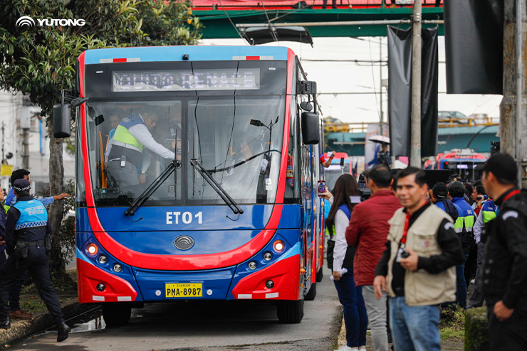Los trolebuses de doble potencia de Yutong celebran su histórico debut en Quito