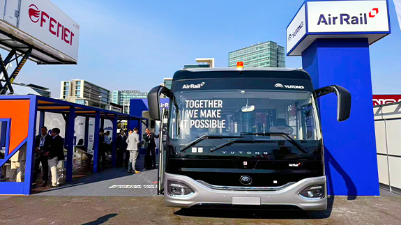 El futuro del transporte terrestre en los aeropuertos: Eléctrico vs. Combustible