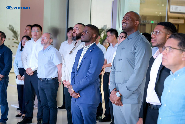 Una delegación latinoamericana en China visita Yutong y experimenta de cerca la extraordinaria fuerza de la «Fabricación Inteligente de China»