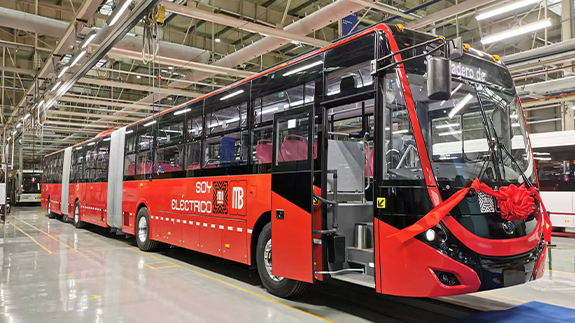 Acabado de ensamblaje del primer autobús biarticulado eléctrico de 26 metros