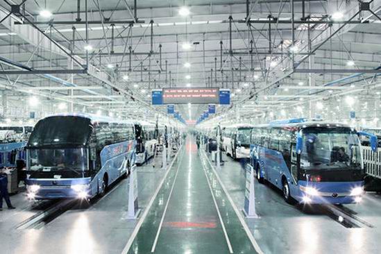 La venta del a？o 2015 de Yutong Grupo superó 41.8 millones de yuanes, y la del autobús crece en forma positiva por 18 a？os consecutivos.