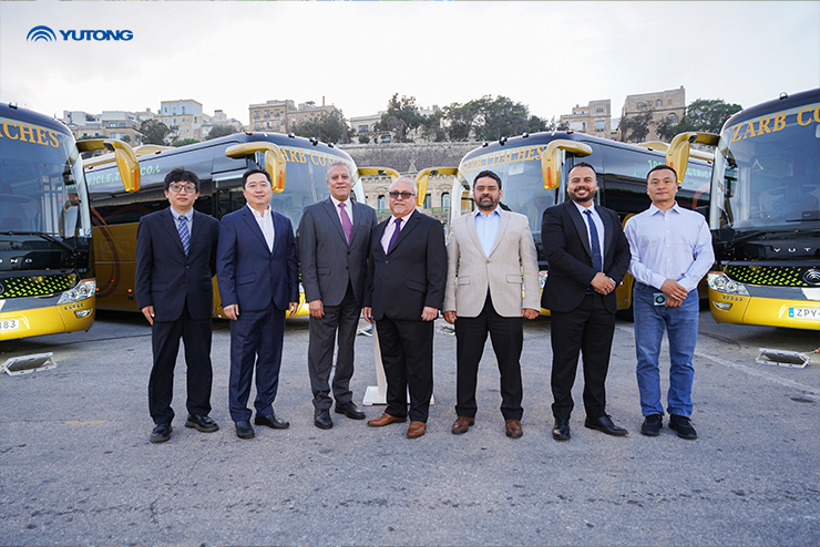 Ceremonia de entrega del Autocar Eléctrico Yutong ICE12 en Malta