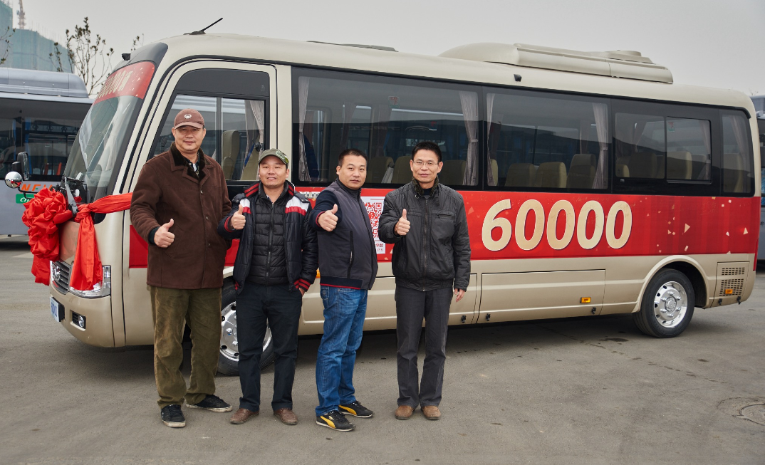 Yutong Bus ya terminó la fabricación de sesenta milésima unidad del a&amp;amp;amp;ntilde;o 2014, llegó a otra cumbre dirigiendo la industria de autobús chino