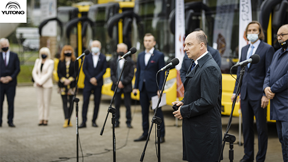 ¡El primer lote de autobuses completamente eléctricos de China! Yutong E10 ayuda a promover los viajes con bajas emisiones de carbono en Polonia