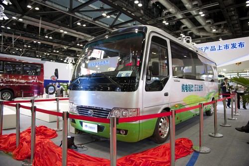 Con 5 unidades como E7 que es de pura electricidad, Yutong se presente a la exposición de las unidades de transporte en Beijing