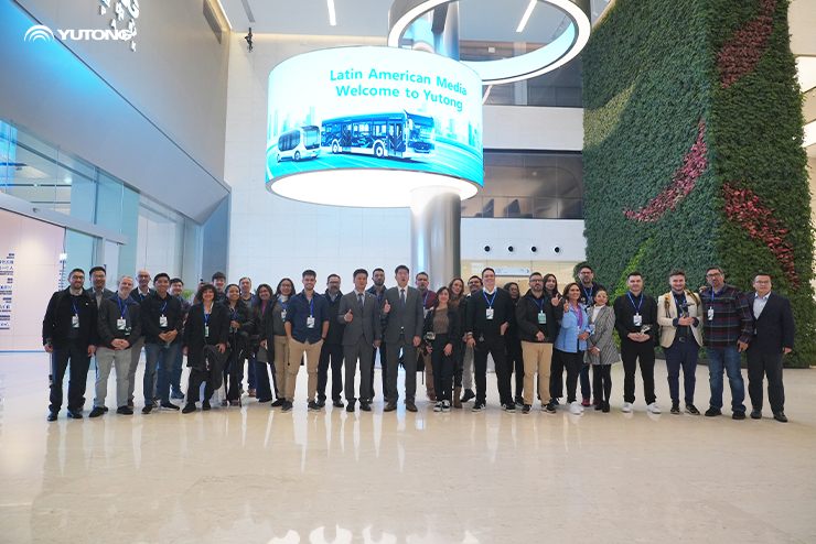 Grupo de medios de comunicación de diez países latinoamericanos visitan Yutong y se centran en la innovación tecnológica de la nueva energía