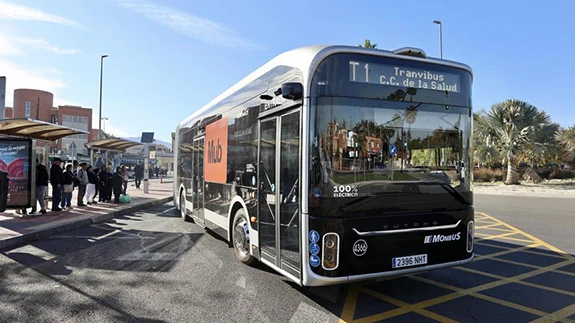Más de 2.000 murcianos estrenan el tranvibús en su primer día en marcha: 