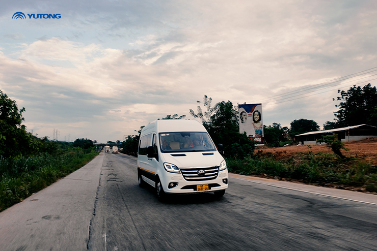 El van de Yutong demuestra su valía en las carreteras de Ghana: ¡fiabilidad, eficiencia de combustible y comodidad!