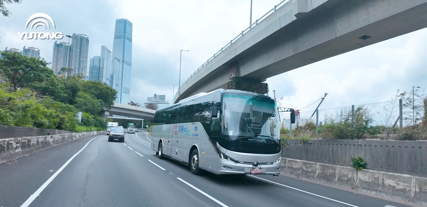 261 km con solo el 47% de batería El Yutong C12E supera con éxito el reto de larga autonomía en Hong Kong, lo que acelera la electrificación de los autocares transfronterizos