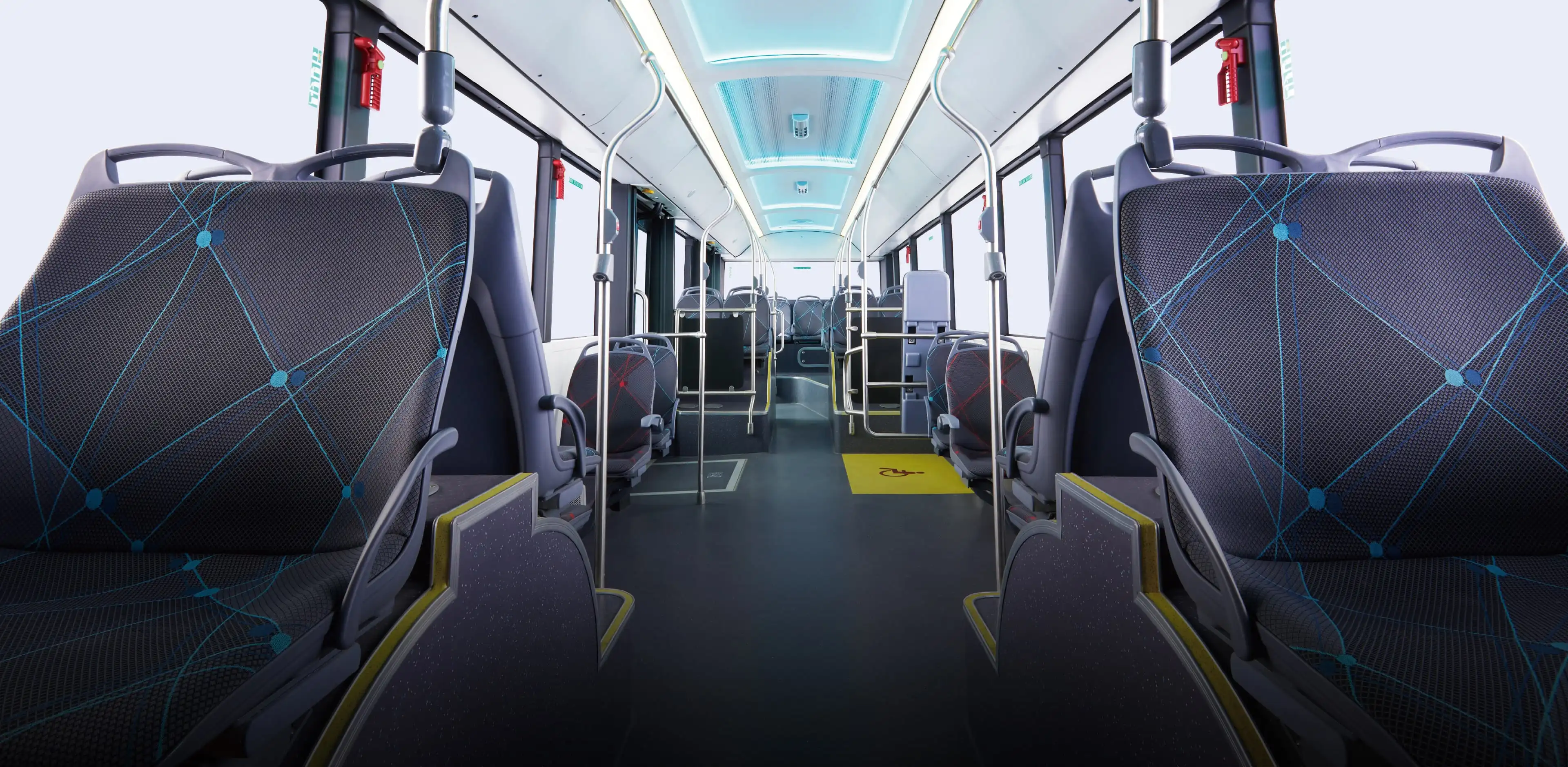 La experiencia del bus futurista nunca consiste en caber más, sino en sentarse mejor