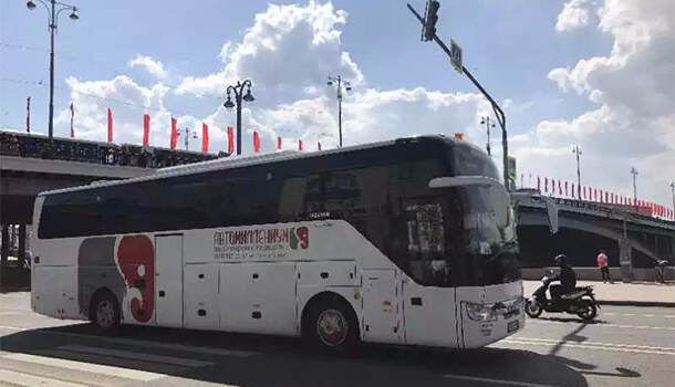 La Plaza Roja de Moscú acoge el gran desfile militar en honor al 74 aniversario del Día de la Victoria en la Gran Guerra Patria, unos 200 buses YUTONG se encargan del transporte durante el desfile. La Plaza Roja de Moscú acoge el gran desfile militar en honor al 74 aniversario del Día de la Victoria en la Gran Guerra Patria, unos 200 buses YUTONG se encargan del transporte durante el desfile.