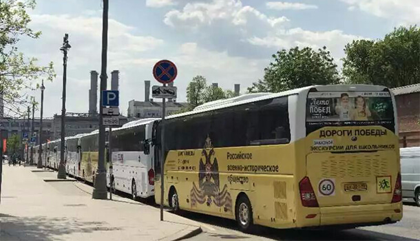 La Plaza Roja de Moscú acoge el gran desfile militar en honor al 74 aniversario del Día de la Victoria en la Gran Guerra Patria, unos 200 buses YUTONG se encargan del transporte durante el desfile. La Plaza Roja de Moscú acoge el gran desfile militar en honor al 74 aniversario del Día de la Victoria en la Gran Guerra Patria, unos 200 buses YUTONG se encargan del transporte durante el desfile.