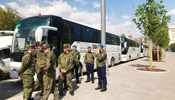 La Plaza Roja de Moscú acoge el gran desfile militar en honor al 74 aniversario del Día de la Victoria en la Gran Guerra Patria, unos 200 buses YUTONG se encargan del transporte durante el desfile. La Plaza Roja de Moscú acoge el gran desfile militar en honor al 74 aniversario del Día de la Victoria en la Gran Guerra Patria, unos 200 buses YUTONG se encargan del transporte durante el desfile.
